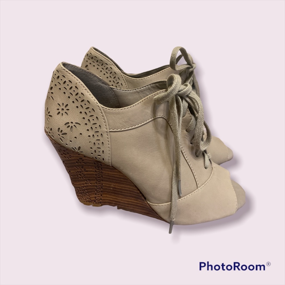 Gianni Bini wedges  size 7